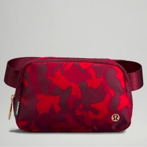 *Brand New w/ tags* Lululemon Everywhere Belt bag *New Year*